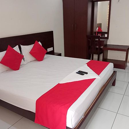 Grace Tourist Home Kochi Екстериор снимка