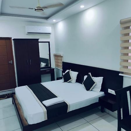 Grace Tourist Home Kochi Екстериор снимка