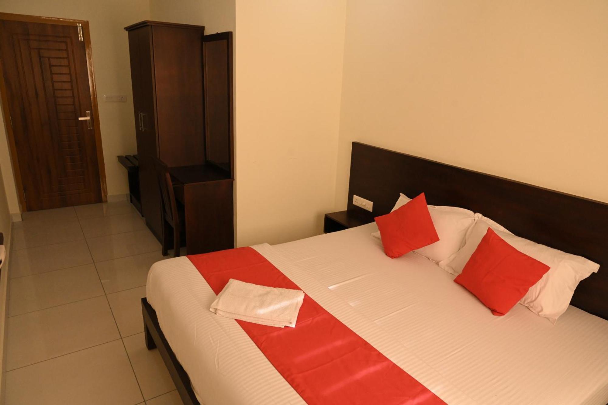 Grace Tourist Home Kochi Екстериор снимка